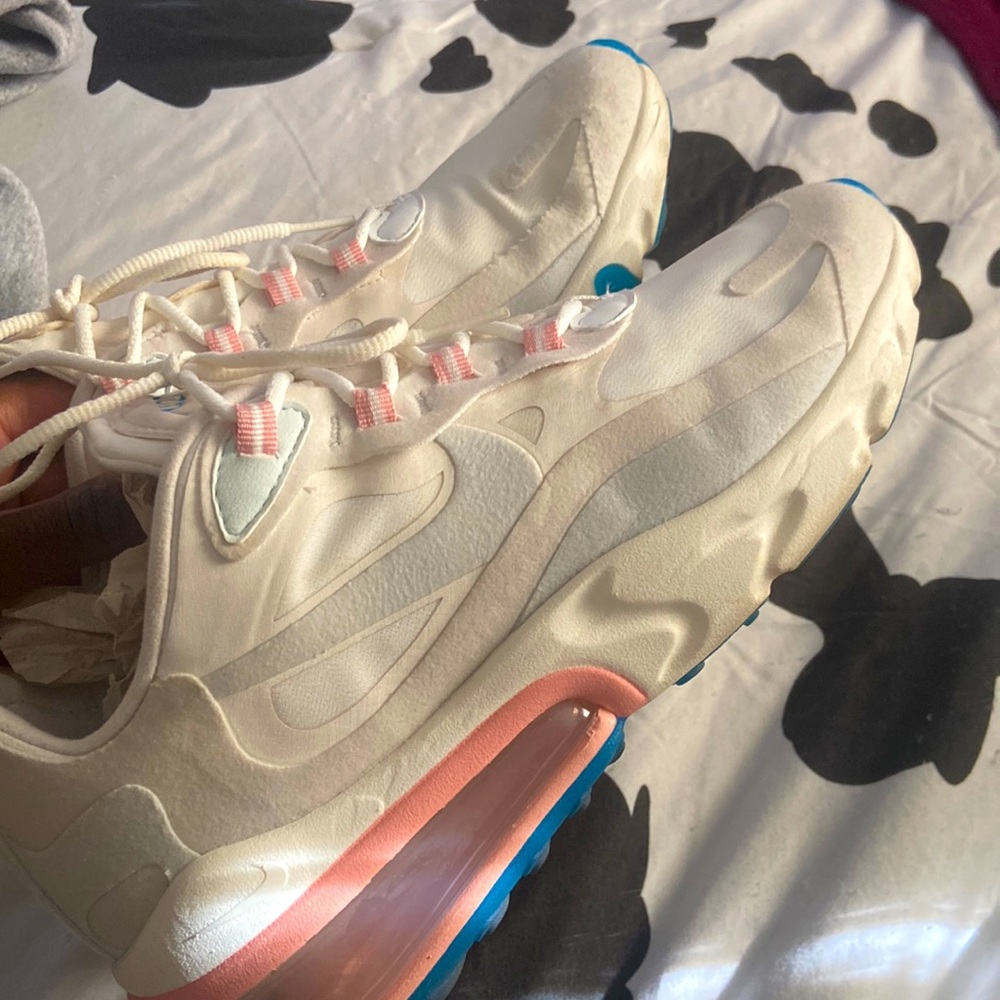 nike cream colored shoes